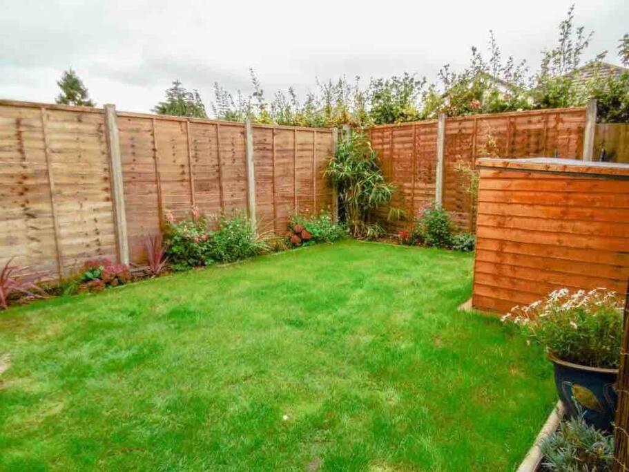 Spacious 4 Bed Rooms, Parking, Garden And Near Parks, Beaches And University Bournemouth Exteriör bild