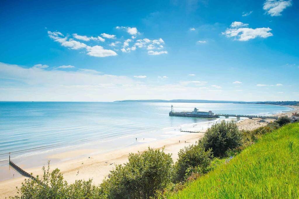 Spacious 4 Bed Rooms, Parking, Garden And Near Parks, Beaches And University Bournemouth Exteriör bild