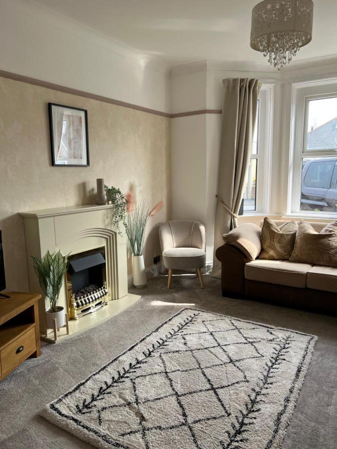 Spacious 4 Bed Rooms, Parking, Garden And Near Parks, Beaches And University Bournemouth Exteriör bild