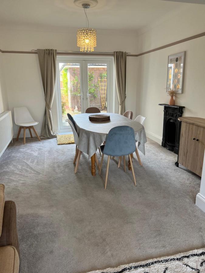 Spacious 4 Bed Rooms, Parking, Garden And Near Parks, Beaches And University Bournemouth Exteriör bild